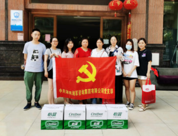 “夏日清涼”愛(ài)心送水公益行